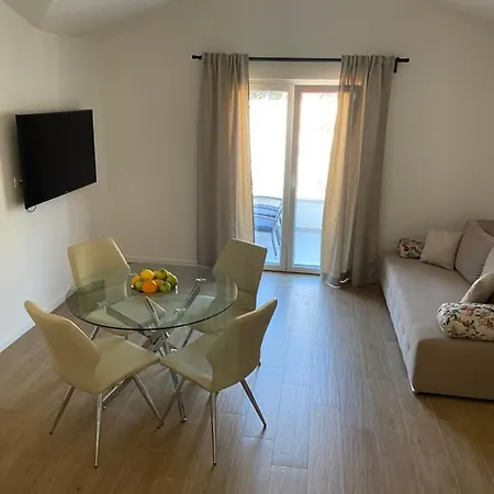 Apartmani Jolanda Podgora Exterior photo