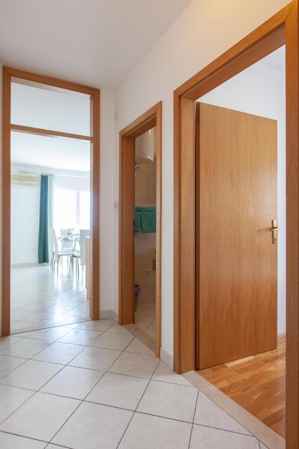 Jolanda Apartment Podgora